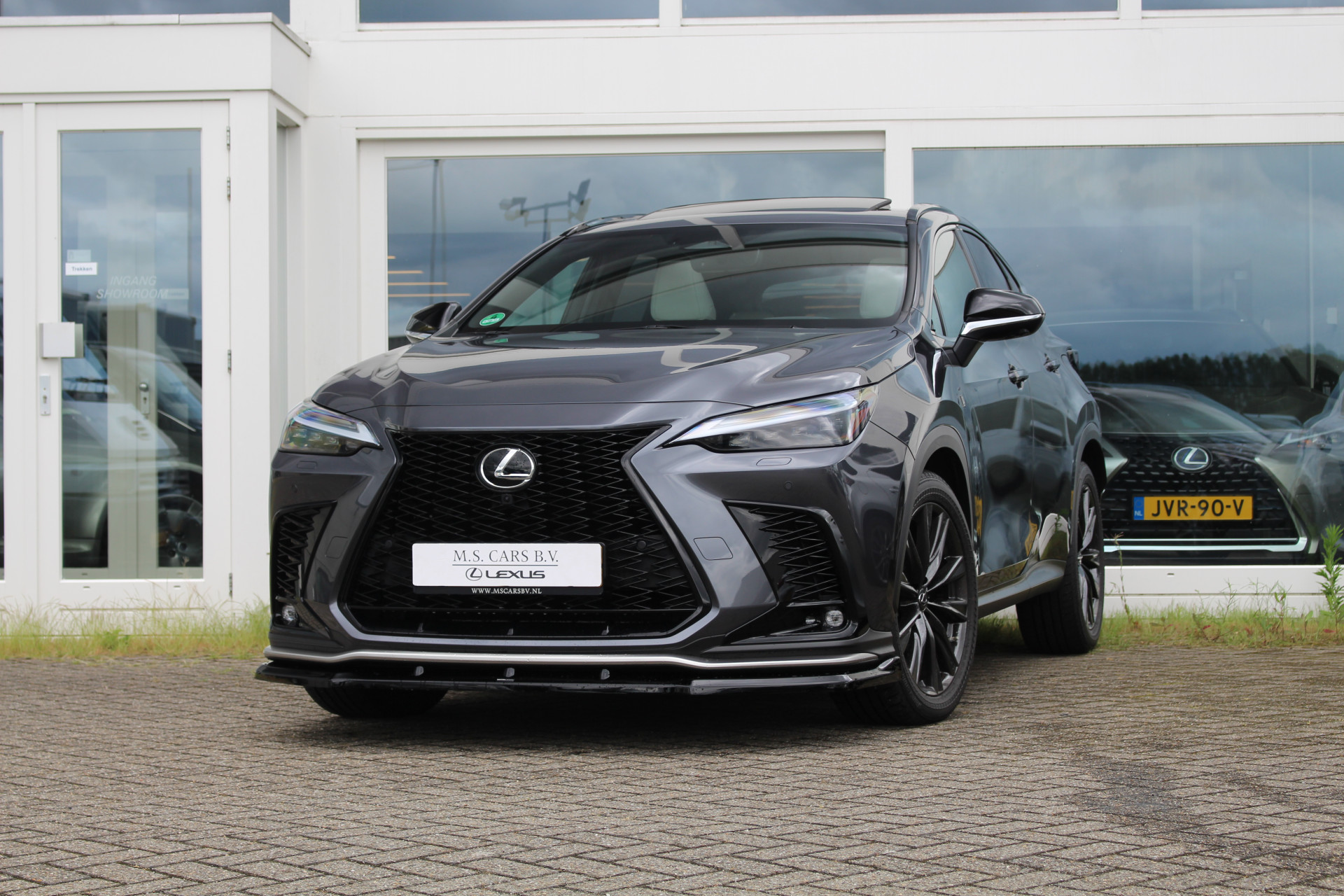 Lexus NX 450h+ AWD F-SPORT I NL-auto! Open dak I Trekhaak I BTW auto I Uniek! 54286704-0.jpg | M.S. Cars B.V.
